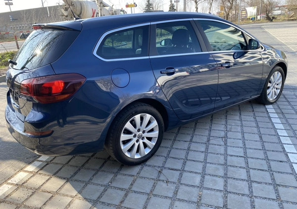 Opel Astra cena 29900 przebieg: 187000, rok produkcji 2012 z Września małe 562